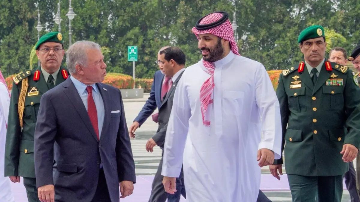 الملك يصل جدة وولي العهد السعودي في مقدمة مستقبليه -فيديو