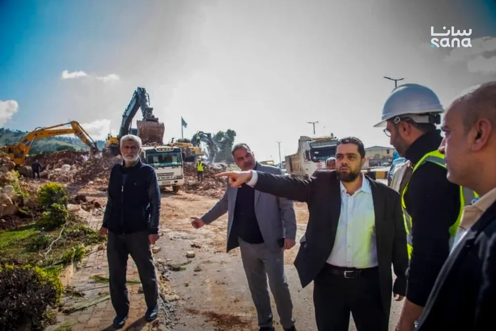 وزير الأشغال العامة والإسكان يتفقد أعمال تأهيل وتوسعة معبر باب الهوى الحدودي