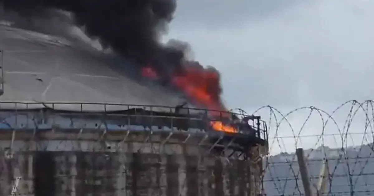 الثاني منذ بدء الحرب.. هجوم صاروخي إيراني يصيب مصفاة حيفا النفطية