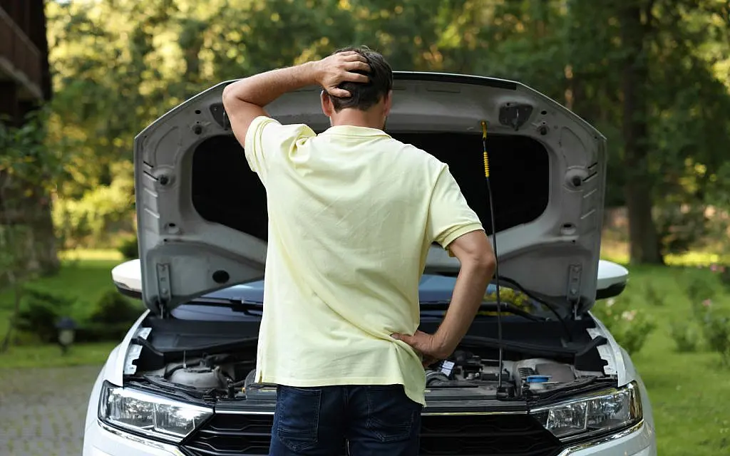 عند تعطل المركبة أثناء السير: كيف تتصرف بأمان؟