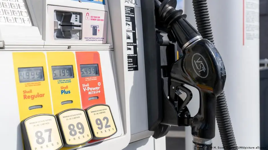 تهديد ترامب بالسيطرة على خرج.. هل يرتفع النفط إلى 200 دولار؟