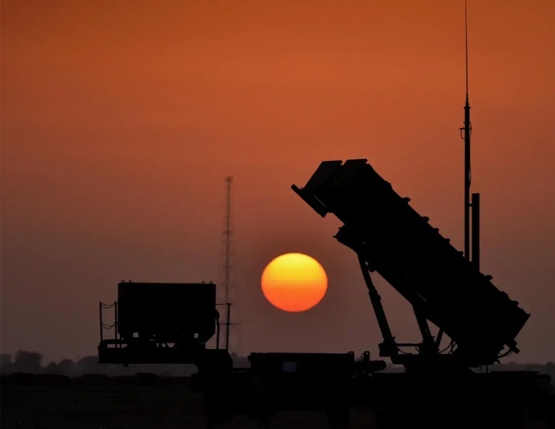 السعودية: تدمير 8 صواريخ أُطلقت باتجاه الرياض... وإسقاط 12 مسيّرة