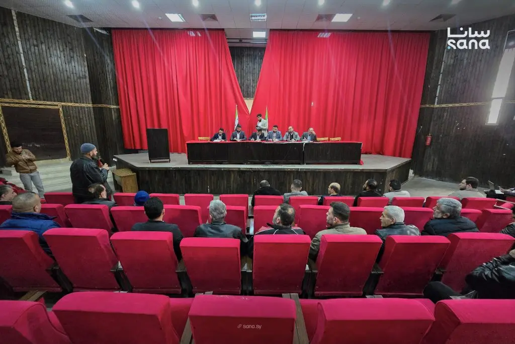 اجتماع في مدينة الحفة بريف اللاذقية لتحسين مستوى الخدمات المقدمة في مناطق العودة