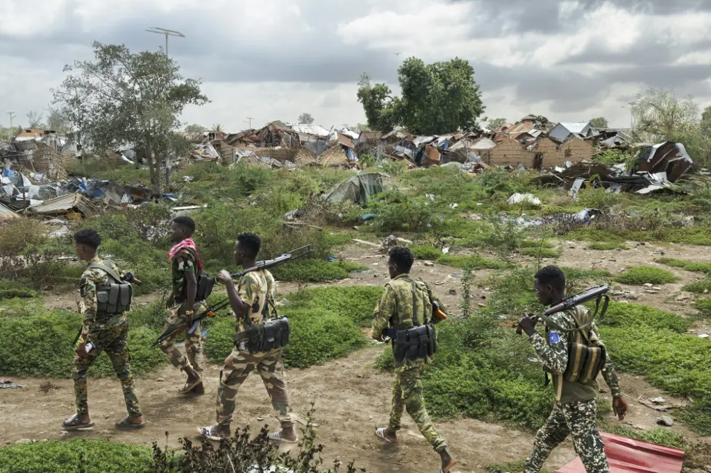 الجيش الصومالي يدمر مواقع لحركة "الشباب" جنوبي البلاد