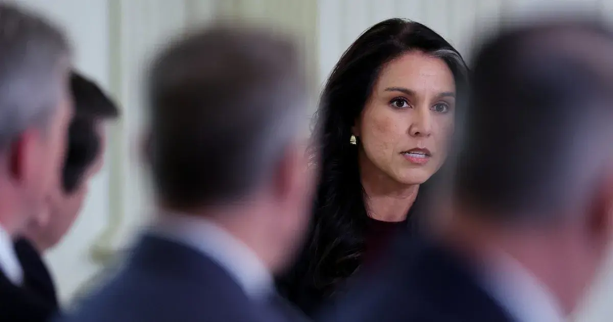 ترمب يكشف عن "اختلافات" مع مديرة الاستخبارات جابارد بشأن إيران