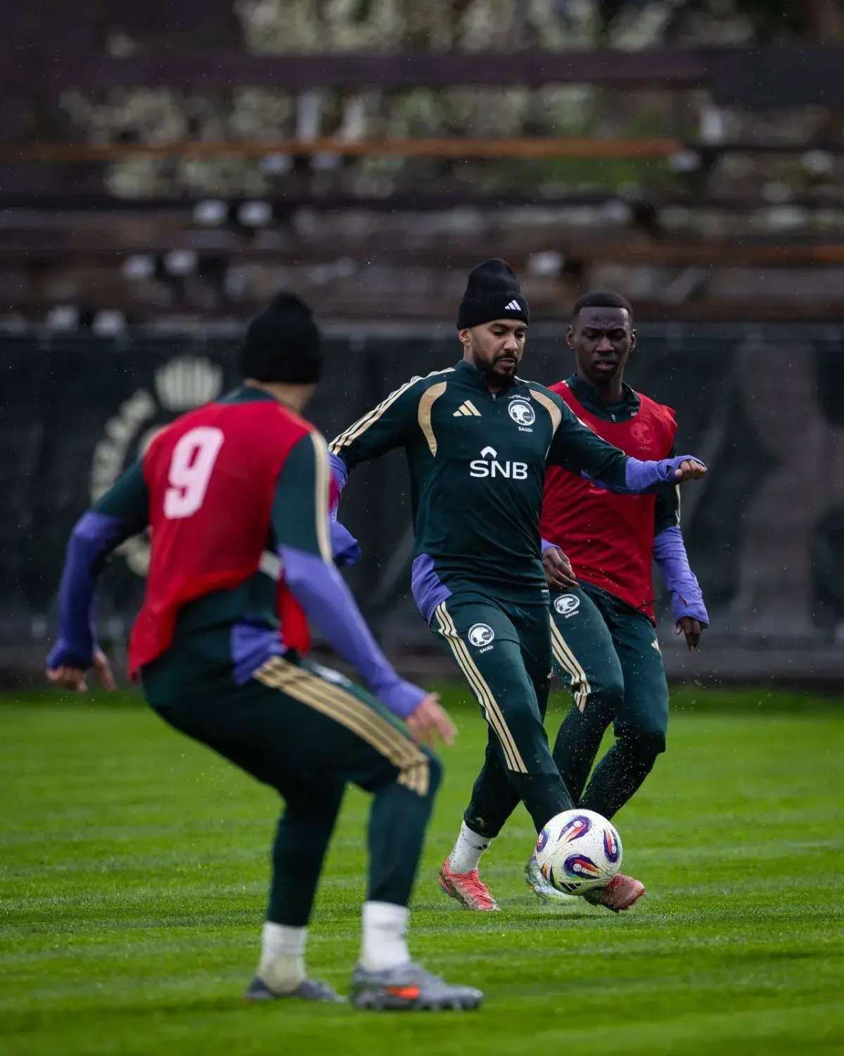 تحضيرات الأخضر: مندش يواصل الغياب… والعمري يشارك في التدريبات قبل وديّة صربيا