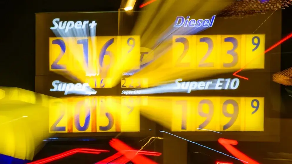 ميزة جديدة في خرائط غوغل تساعد السائقين في ألمانيا على توفير المال .. هكذا تعثر على أرخص محطة وقود بسهولة – عكس السير