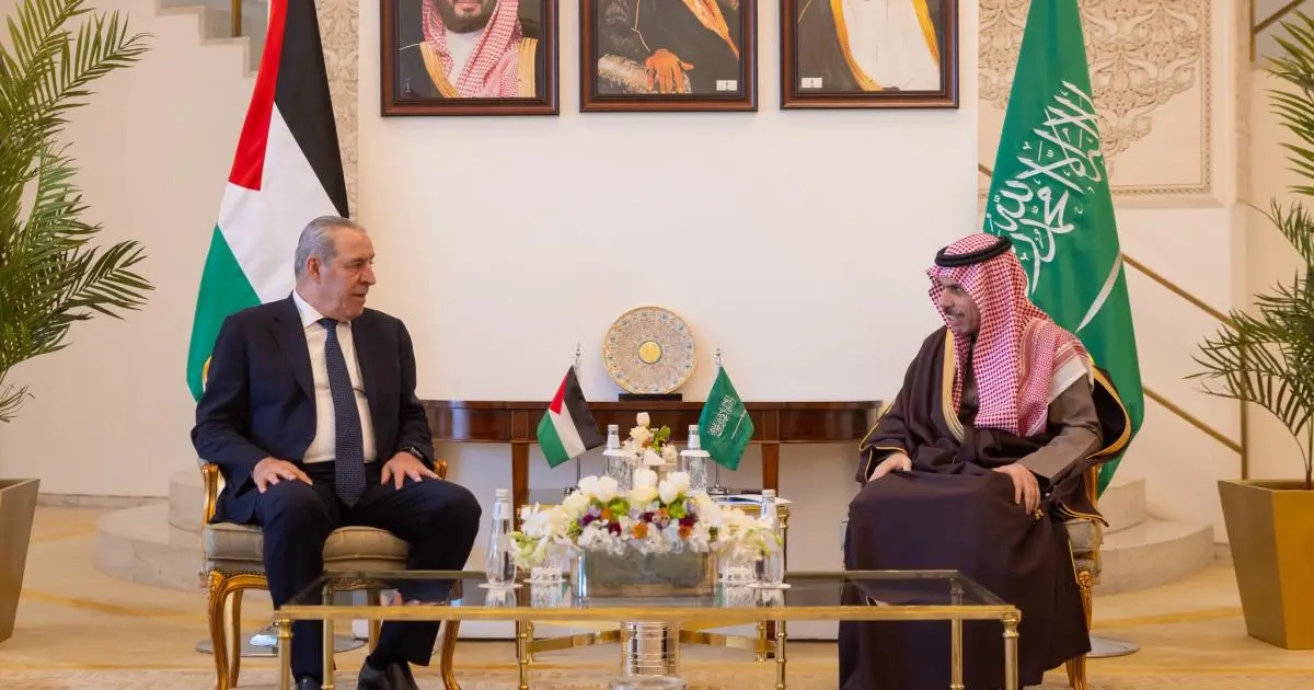 بن فرحان والشيخ يبحثان المستجدات في فلسطين