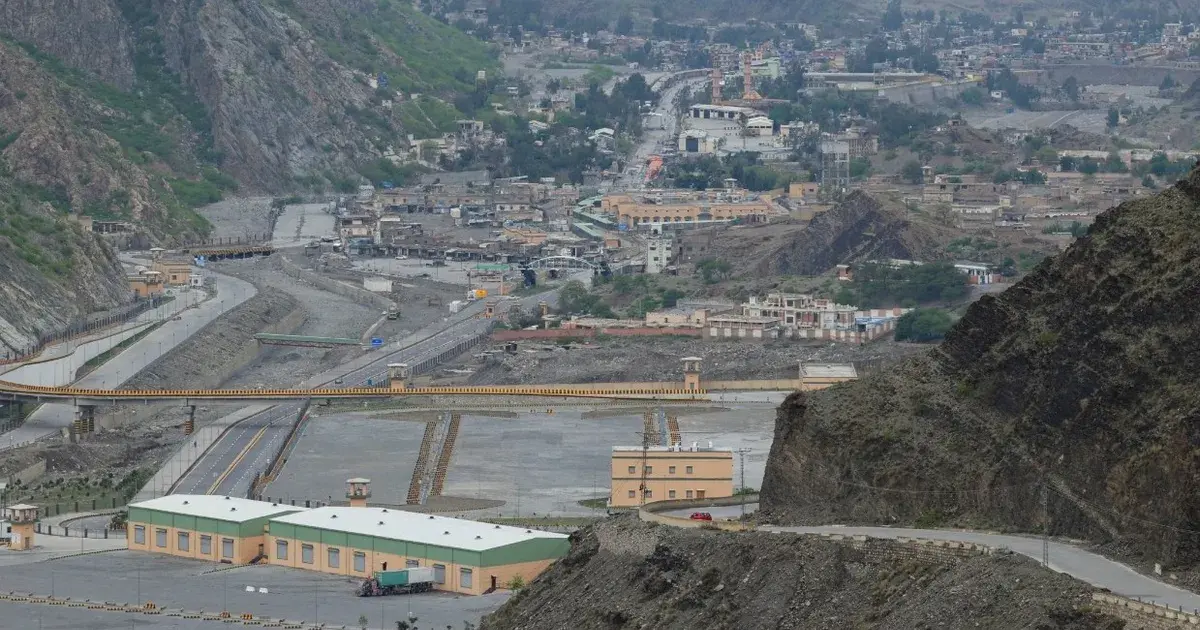 باكستان وأفغانستان تتبادلان القصف المدفعي المكثف رغم وقف إطلاق النار