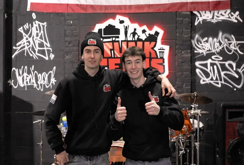 بـ 4 آلاف دولار فقط.. شقيقان من جيل زد يبنيان مشروعًا يحقق ملايين الدولارات سنويًا