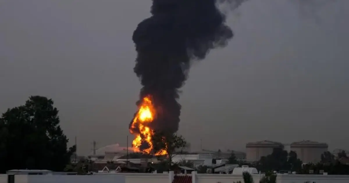 حريق ناقلة كويتية وهجمات إيرانية بالسعودية والإمارات