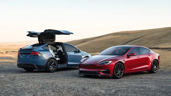 بنتلي تطلق سيارة مطعمة بالماس.. وطرح لاندروفر فريلاندر الجديدة