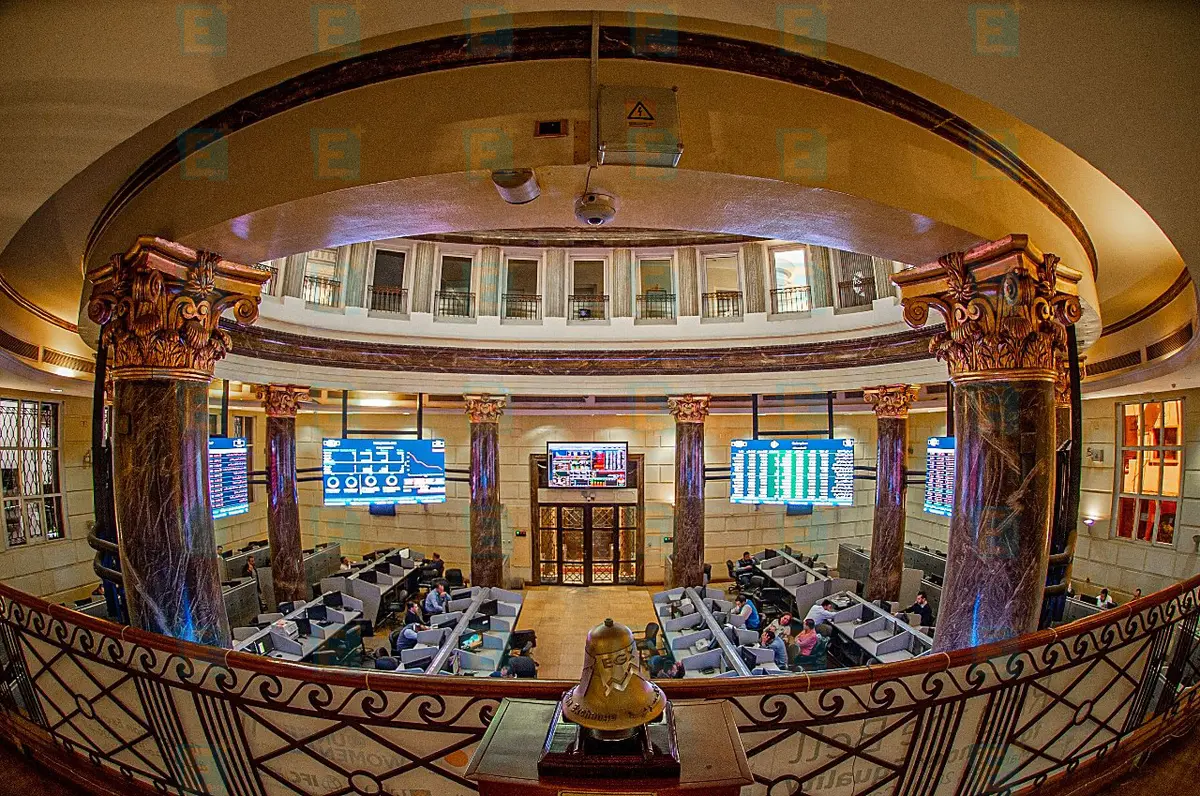 بضغط من مبيعات الأجانب والعرب.. مؤشر البورصة المصرية الرئيسي يهبط 2.6% - Economy Plus