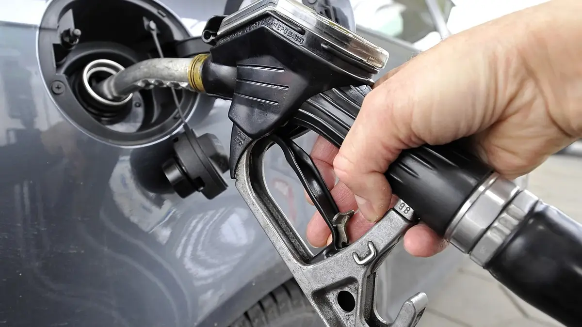 الديزل في ألمانيا يكسر الحواجز.. أسعار قياسية ونار الحرب في إيران تحرق جيوب المستهلكين – عكس السير