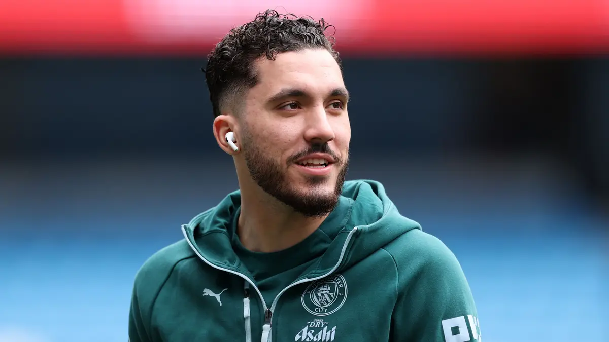 بالفيديو.. ريان شرقي يثير الجدل بلقطة غريبة أمام ليفربول