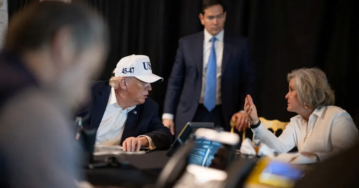 وايلز وفانس أبرز الأصوات.. تحذيرات بالبيت الأبيض من تداعيات حرب إيران