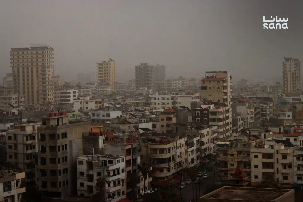 الحرارة أدنى من معدلاتها وهطولات مطرية متفرقة وأجواء مغبرة في بعض المناطق السورية