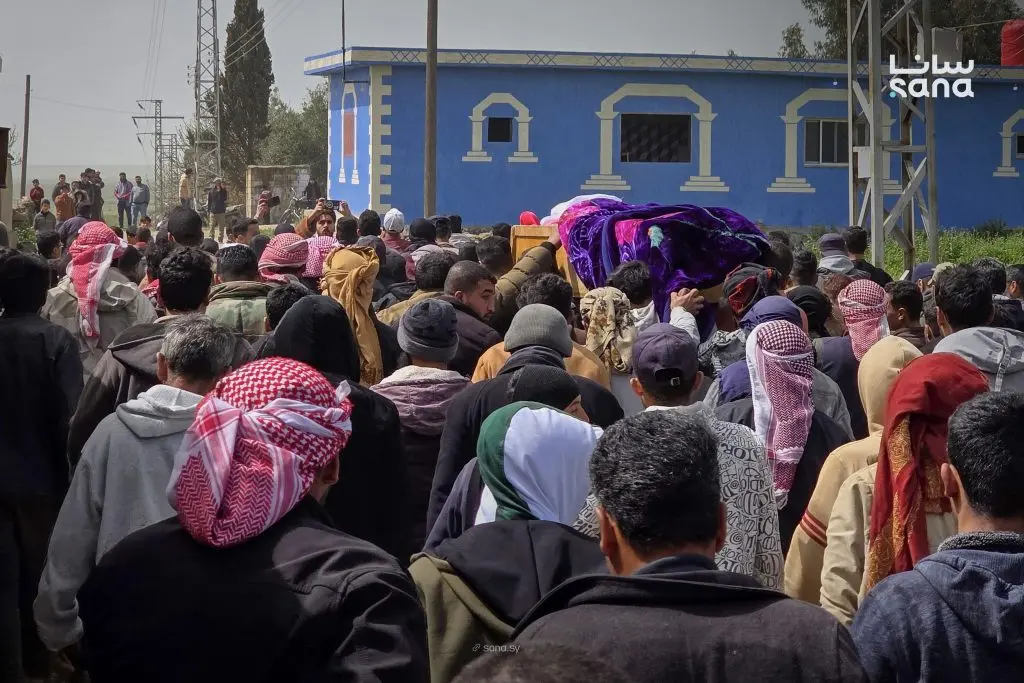 تشييع الشاب الذي قُتل أمس باستهداف دبابة إسرائيلية سيارةً مدنية بريف القنيطرة الجنوبي