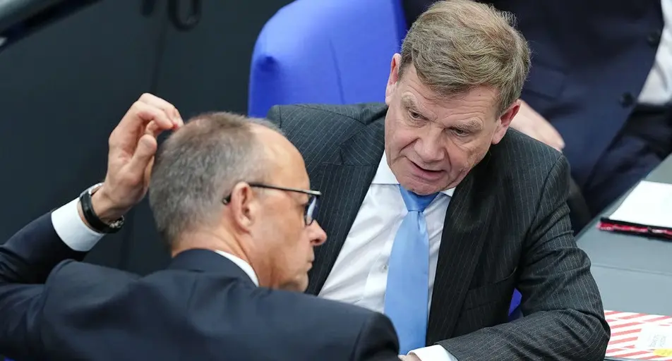 بعد جدل ميرتس .. وزير الخارجية الألماني يدعو لإعادة أعداد كبيرة من السوريين – عكس السير