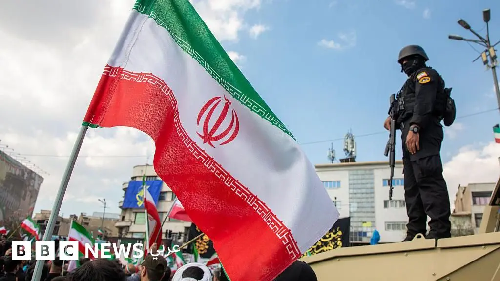 "من رماد إيران ينشأ نظام عسكري أكثر خطورة"- مقال في ذا هيل - BBC News عربي