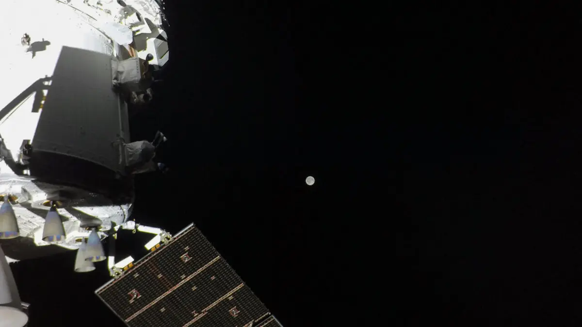 رواد رحلة "أرتميس 2" يصلون إلى منتصف المسافة بين الأرض والقمر