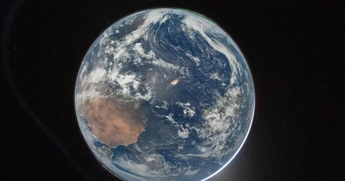 أول صور للأرض من رحلة "أرتميس 2" إلى مدار القمر