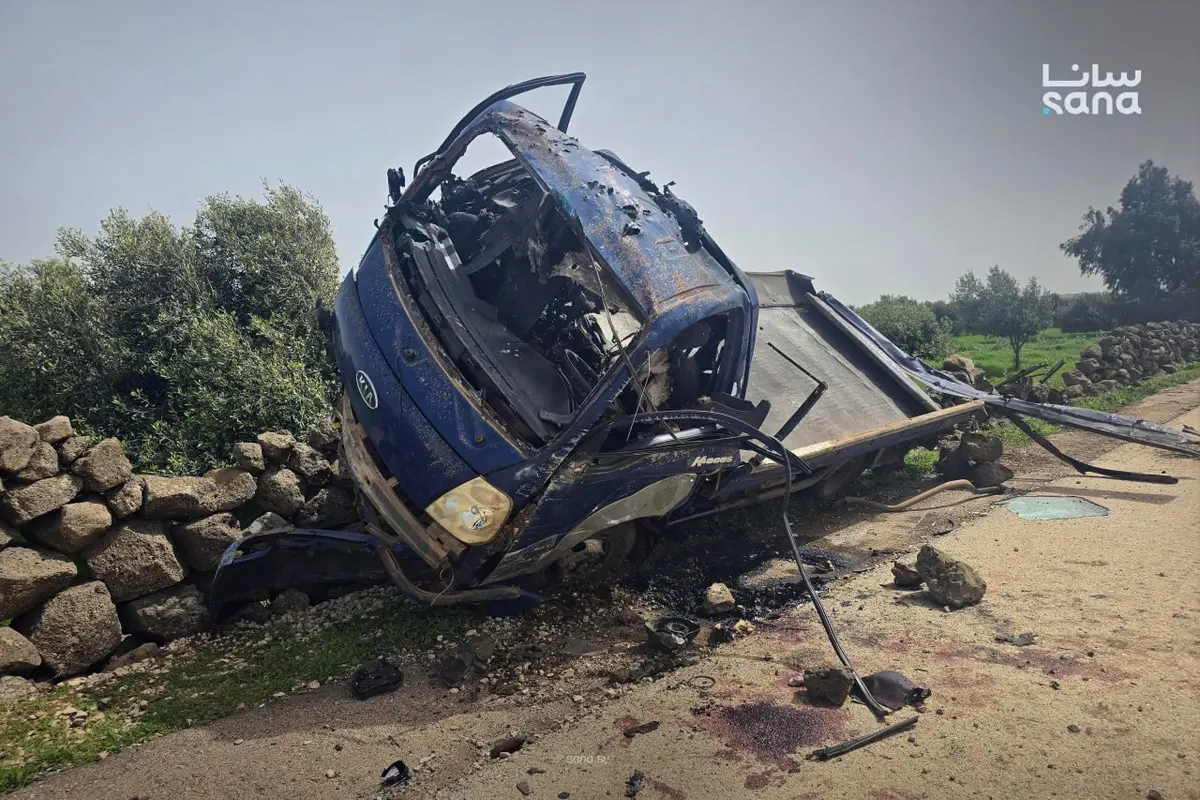 قوات الأندوف تطلع على موقع استهداف السيارة المدنية من قبل قوات الاحتلال الإسرائيلي في القنيطرة