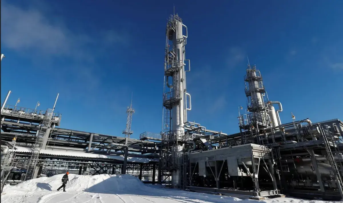 سلوفاكيا تدعو الاتحاد الأوروبي لرفع العقوبات عن النفط والغاز الروسيين