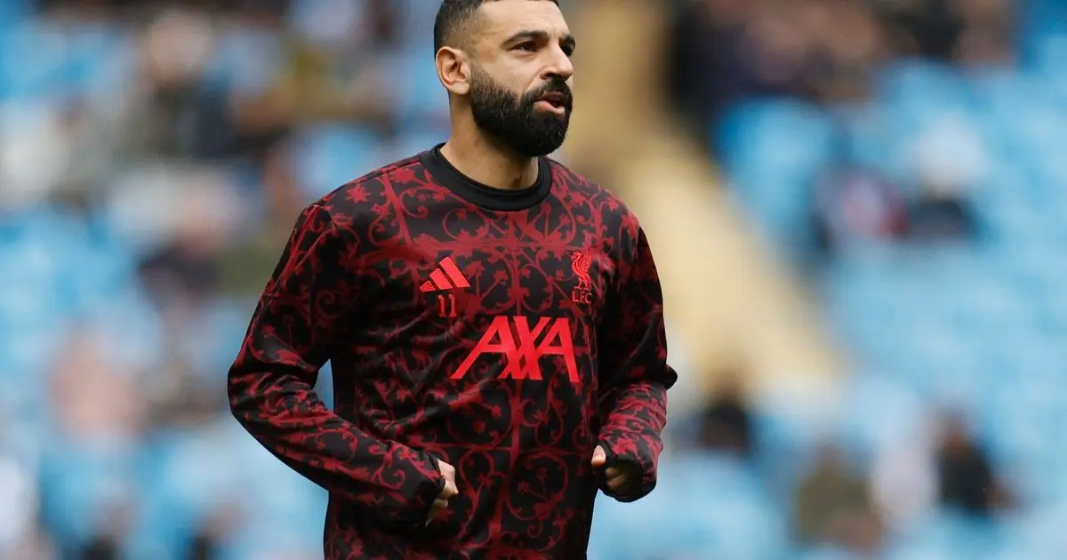 المنسق الإعلامي لمنتخب مصر يشن هجوماً حاداً على سلوت بسبب صلاح