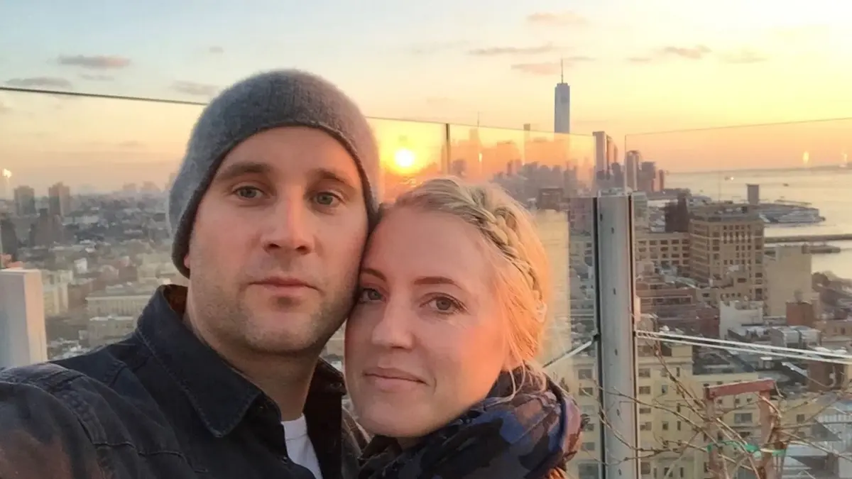 بين الصدفة والقدر.. قصة حب انتصرت على الفراق ومرور الزمن