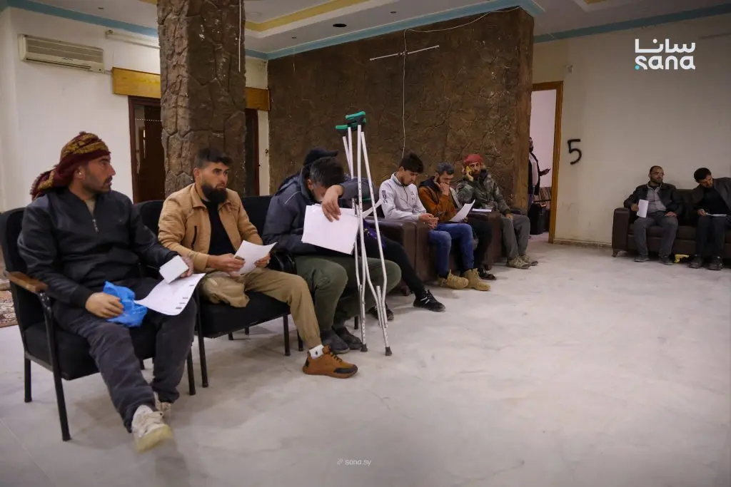 وزارة الدفاع تقابل جرحى الفصائل الثورية القديمة بحمص ضمن برنامج للتأهيل وتوفير فرص العمل