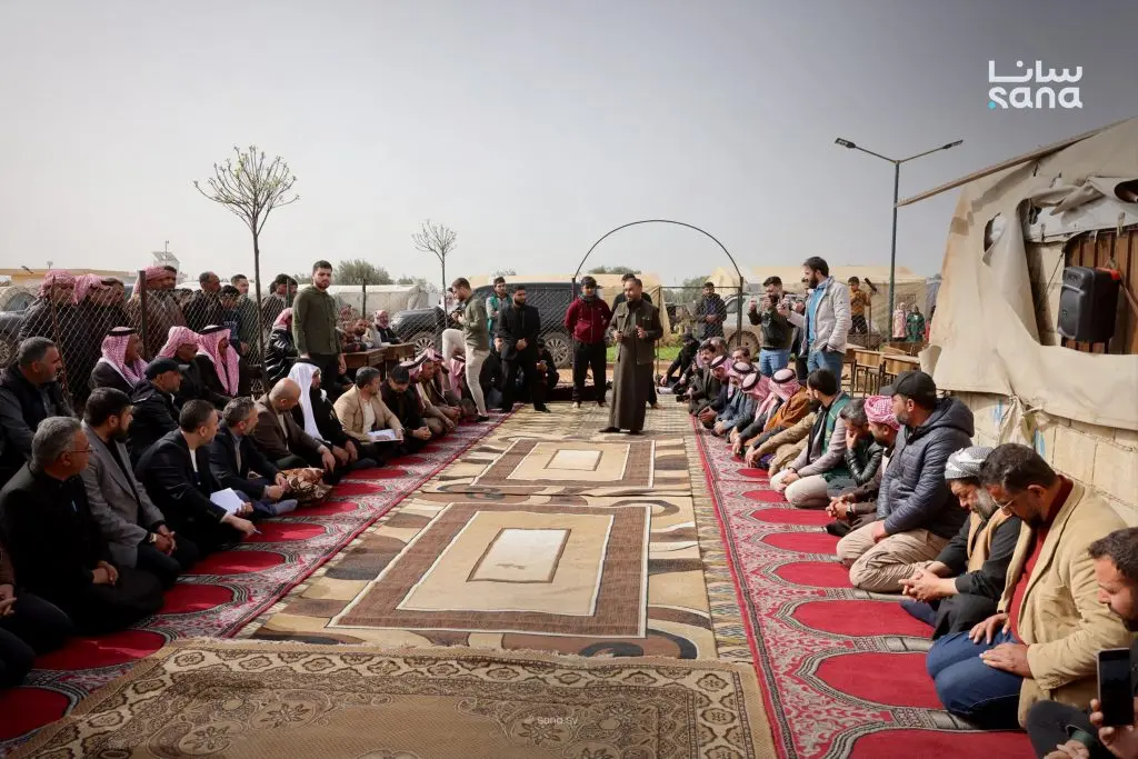 وزير الطوارئ ومحافظ إدلب يبحثان مع مديري المخيمات دعم تسريع عودة النازحين