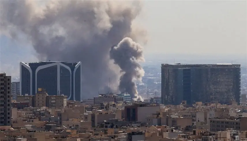 انفجارات شديدة في طهران وتحليق منخفض لمقاتلات حربية - موقع 24