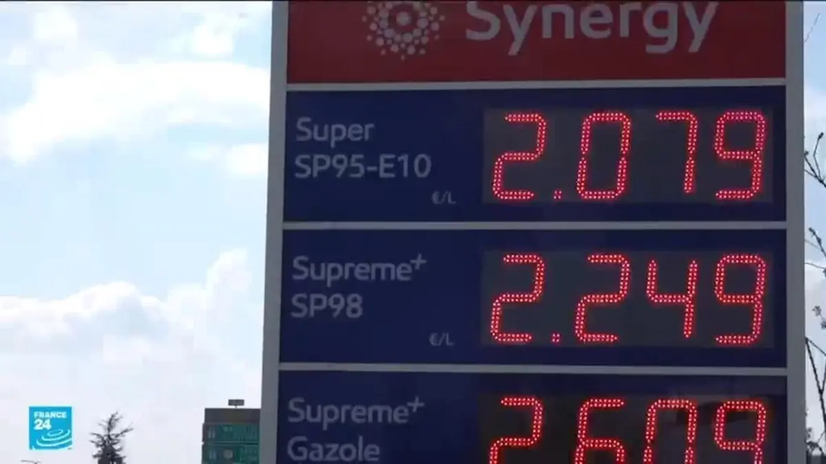 فرنسا: سائقون يعتمدون التطبيقات الذكية لتتبع أسعار الوقود