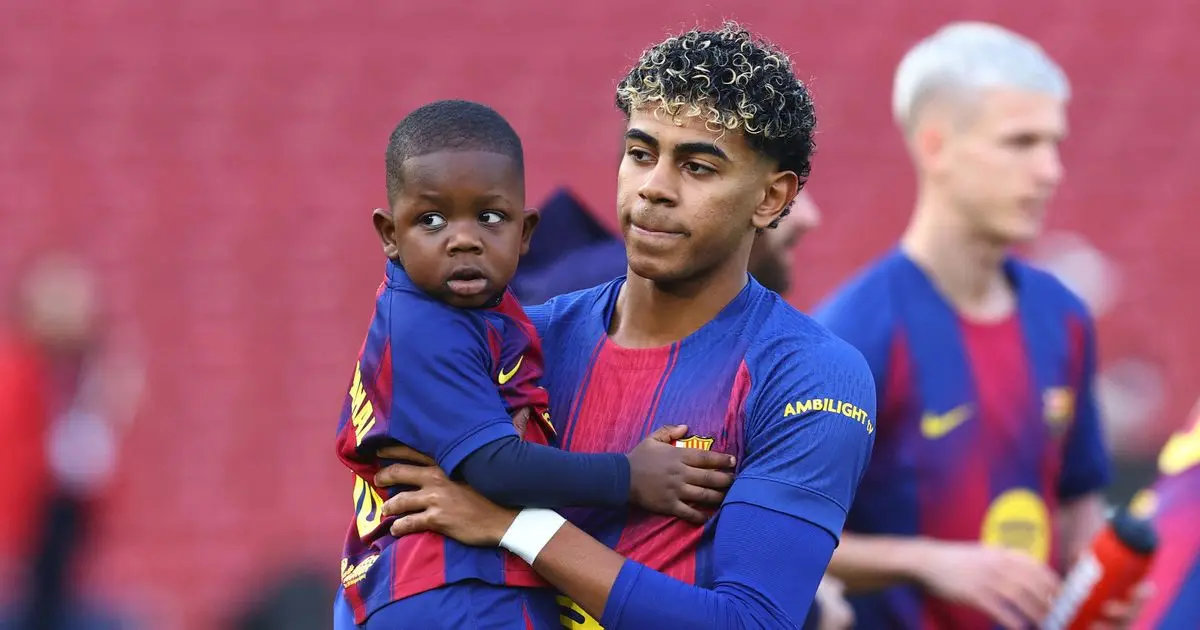 شاهد.. لامين يامال يعلّم شقيقه احتفال كريستيانو رونالدو