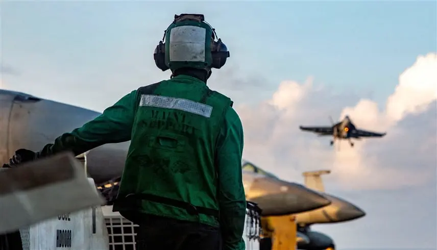 الطيار الأمريكي "المفقود" يضع 3 سيناريوهات لحرب إيران - موقع 24