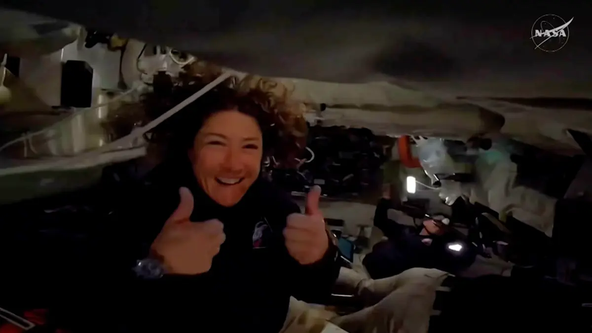 في بث مباشر.. طاقم كبسولة "أوريون" يُفرغ مياه الصرف الصحي