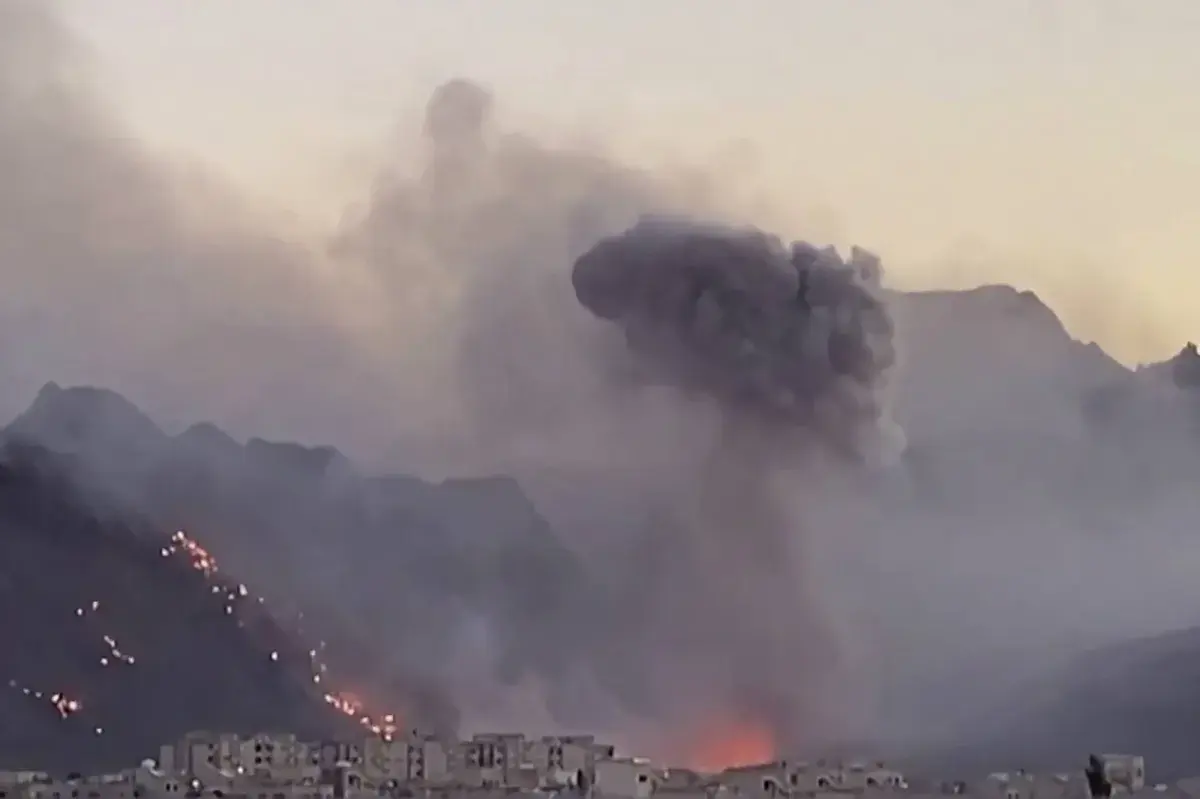 تصعيد أميركي - إسرائيلي في جنوب إيران... ضربات بمحيط بوشهر ومحطة للبتروكيماويات