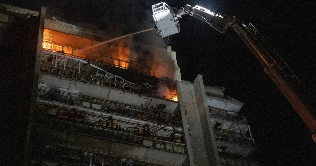 كييف وموسكو تتبادلان الضربات واستهداف سفينة شحن قبالة السواحل الروسية